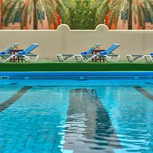 Отель Al Bustan Flats, Шарджа